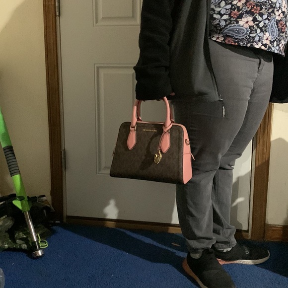 Michael Kors logo purse - Picture 13 of 13